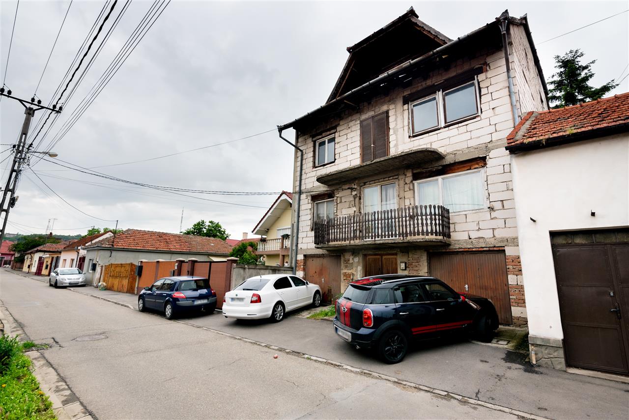 RECO Casa P+2+M, zona Calea Clujului, 2 garaje ?i curte