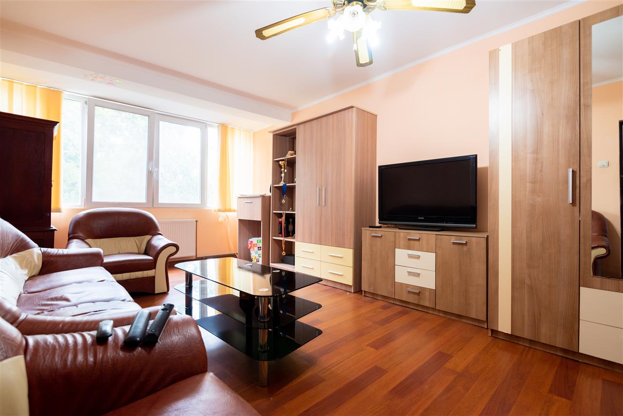 Apartament 3 camere,decomandat,bulevardul Dacia,Oradea