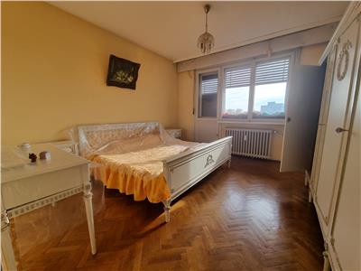 Apartament 4 camere decomandat , etaj 3 din 10, Bulevardul Magheru , Oradea.